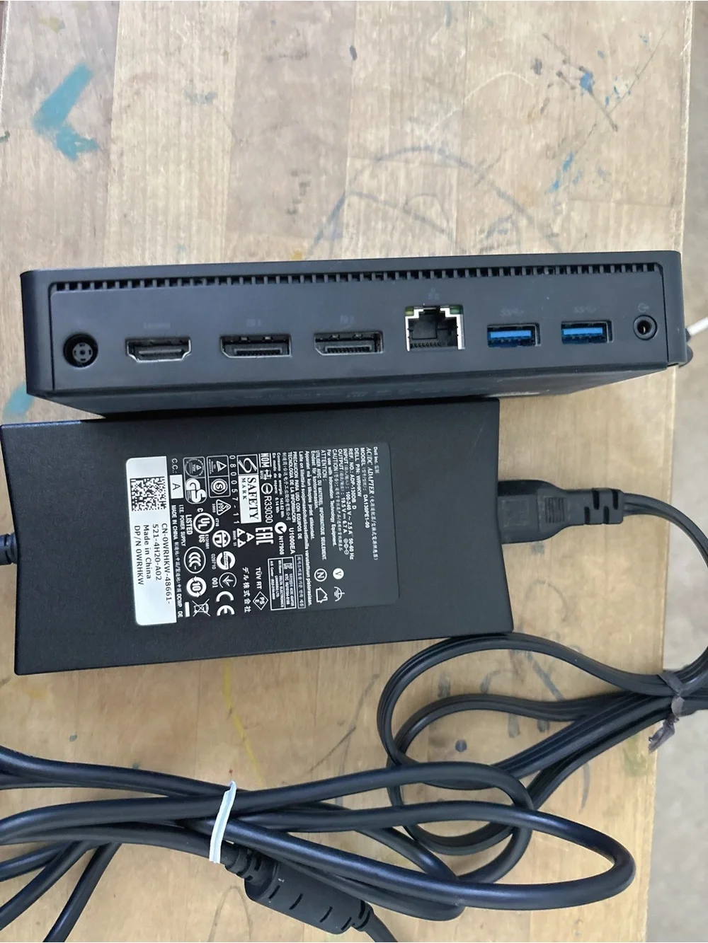 Dell docking station D6000 with 130W power adapter charging cable DA130PE1-00